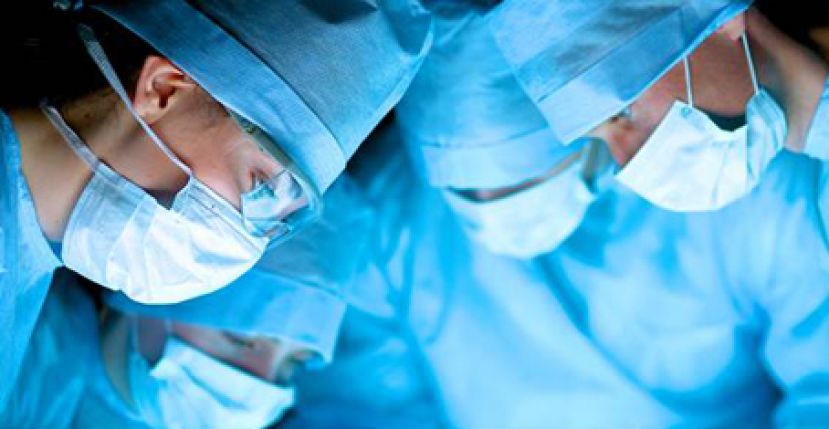 妇遭机器碾压2指 重建救回9成功能