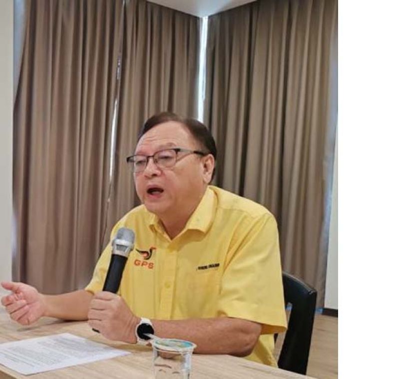 峇都吉当区立法议员拿督罗克强向媒体发表谈话时影。