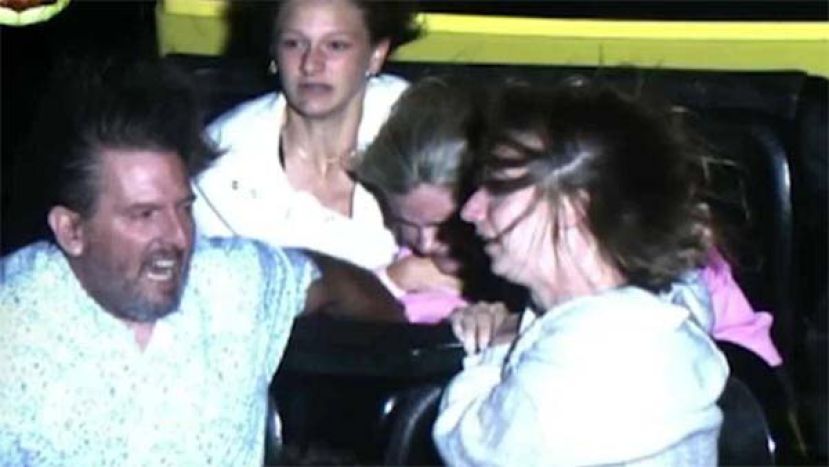 过山车惊魂！女童安全带突松脱，前排夫妻徒手紧抓保命。